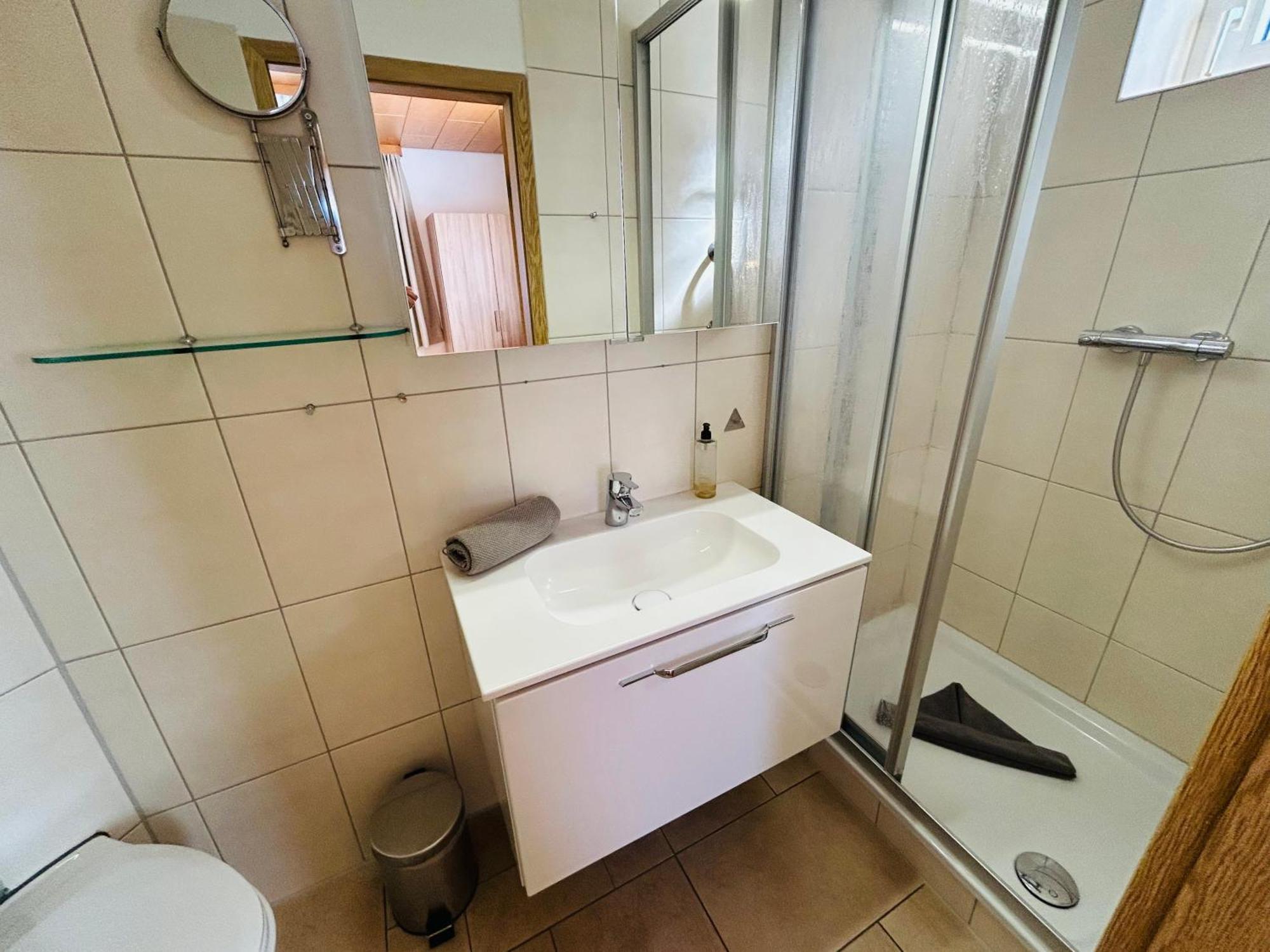 Large Double Room,1663091096:JPEG